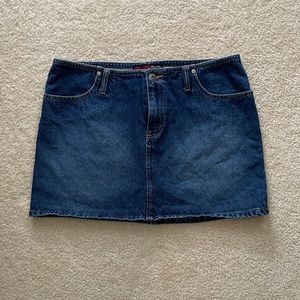 Aeropostale Women’s 100% Cotton Denim Mini Skirt. Size 7/8.